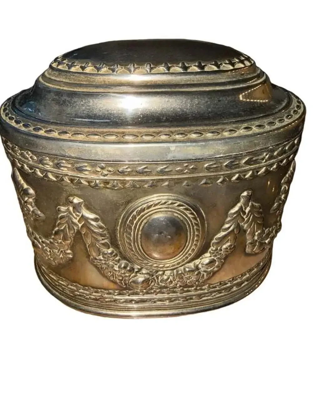 Unknown oval jewelry